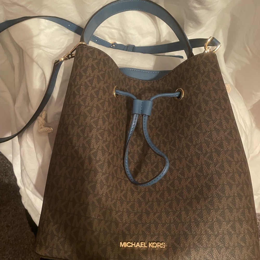 Michael Kors Suri Signature Brown and Blue Bucket Shoulder Bag.10 by 10 inch.